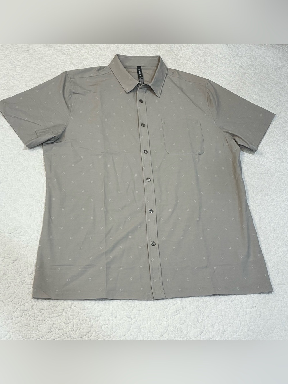 Vuori Bridge Short Sleeve Button Down Shirt XL Gray Circle Print Performance